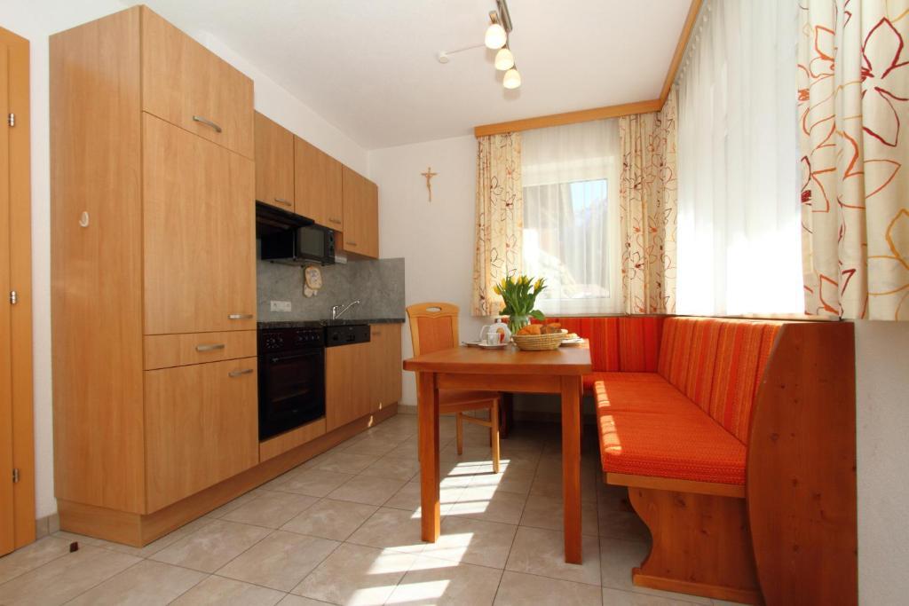 Adlerhof Apartment Sankt Leonhard im Pitztal Room photo