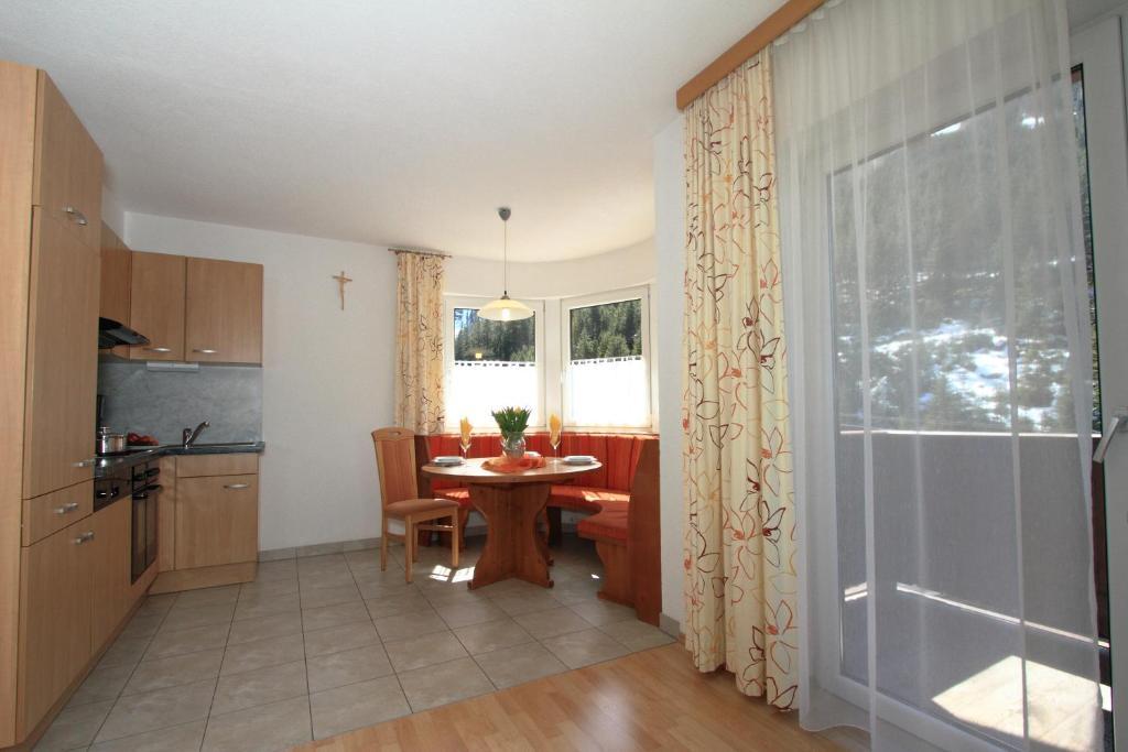 Adlerhof Apartment Sankt Leonhard im Pitztal Room photo